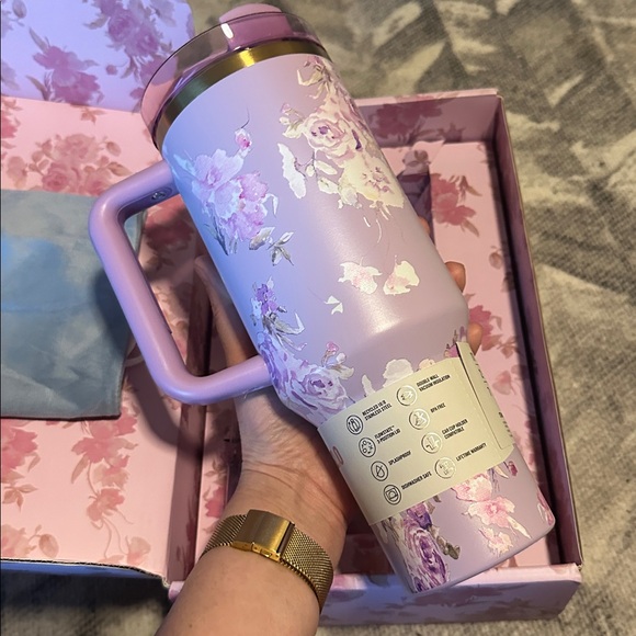 New Stanley X LoveShackFancy Floral 40oz Tumbler - Picture 3 of 9